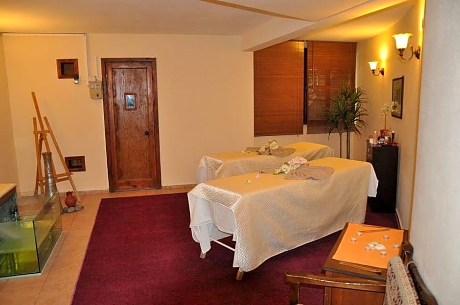 Club Turquoise Apart