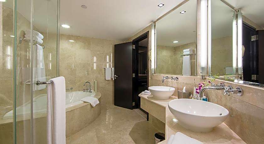 Ramada Plaza by Wyndham Dubai Deira