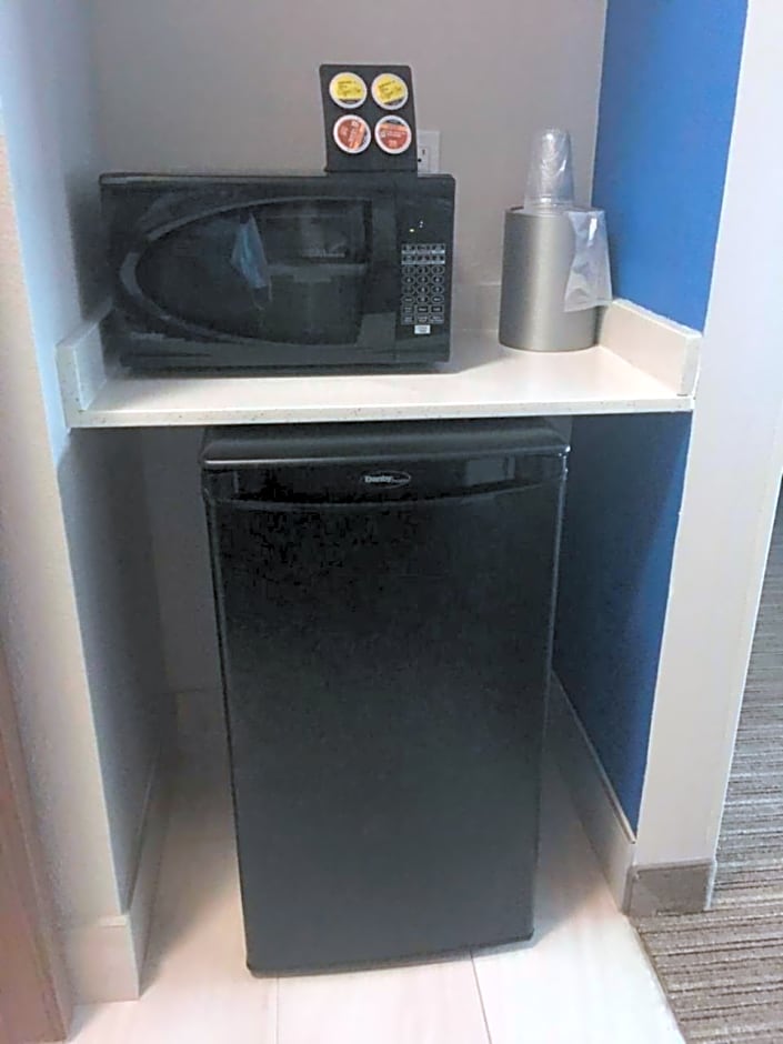 Holiday Inn Express & Suites Brenham South By IHG