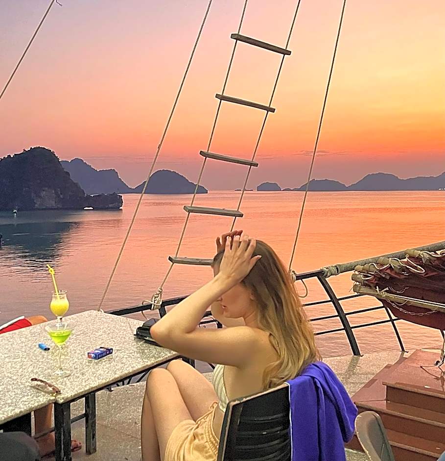 LePont Cat Ba Bungalow