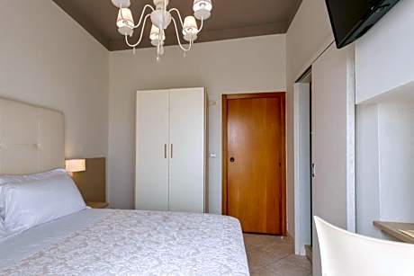 Double Queen Room with Balcony and Sea View