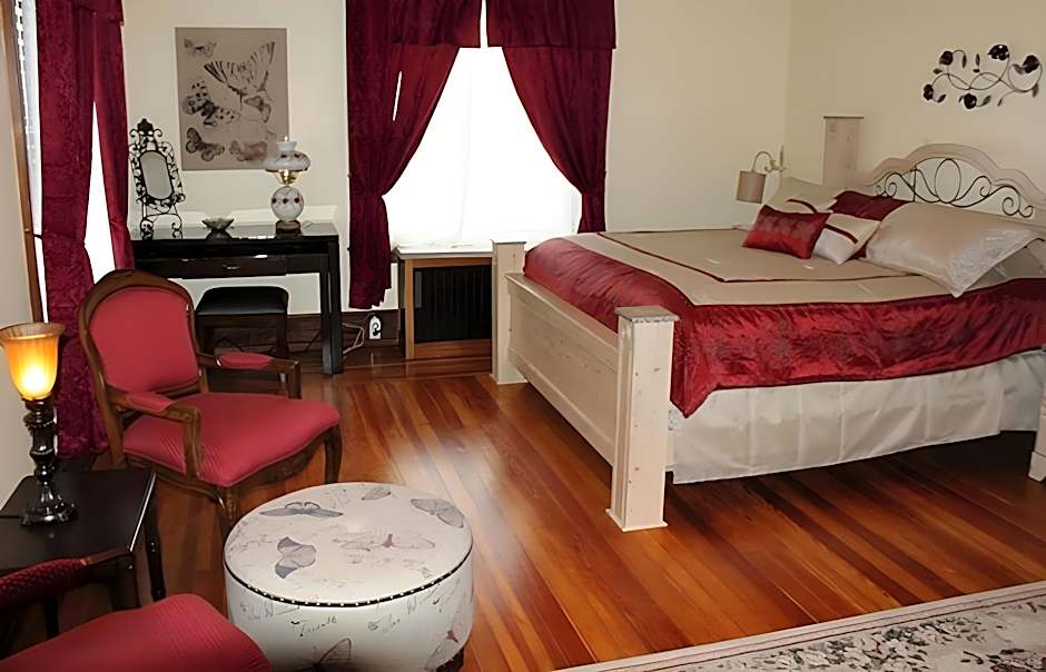Walton Manor Inn Bed & Breakfast