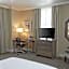 Redmont Hotel Birmingham, Curio Collection by Hilton