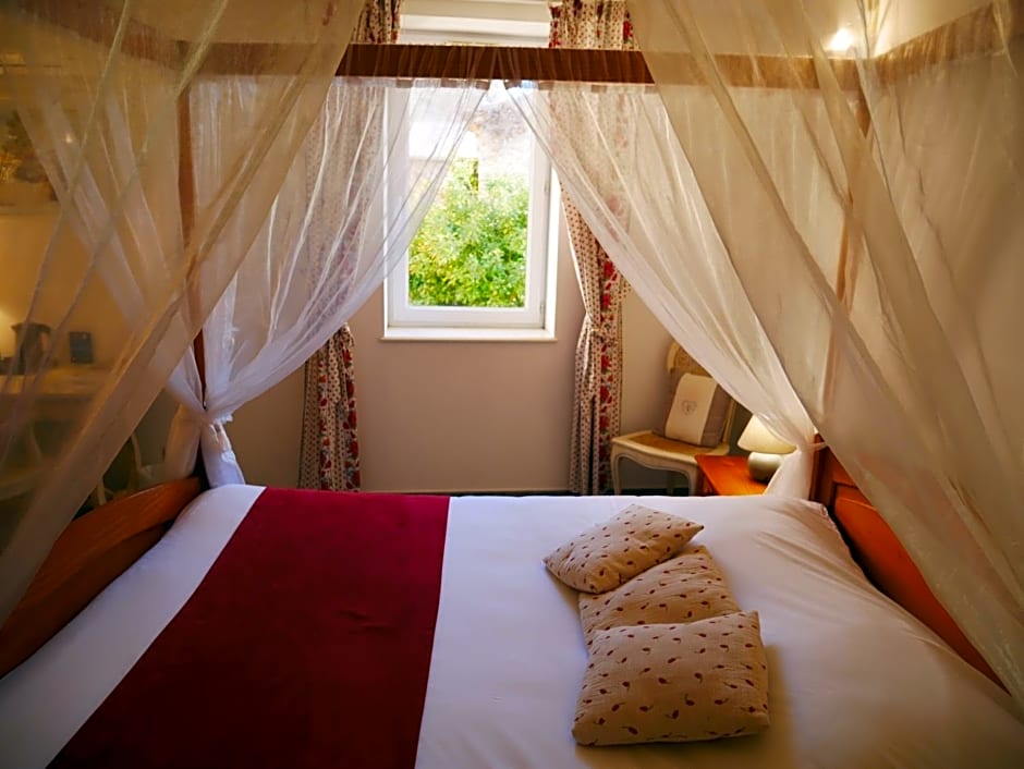 Logis Hotel La Bastide des Monges