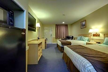 Queen Room with Two Queen Beds - Non Smoking