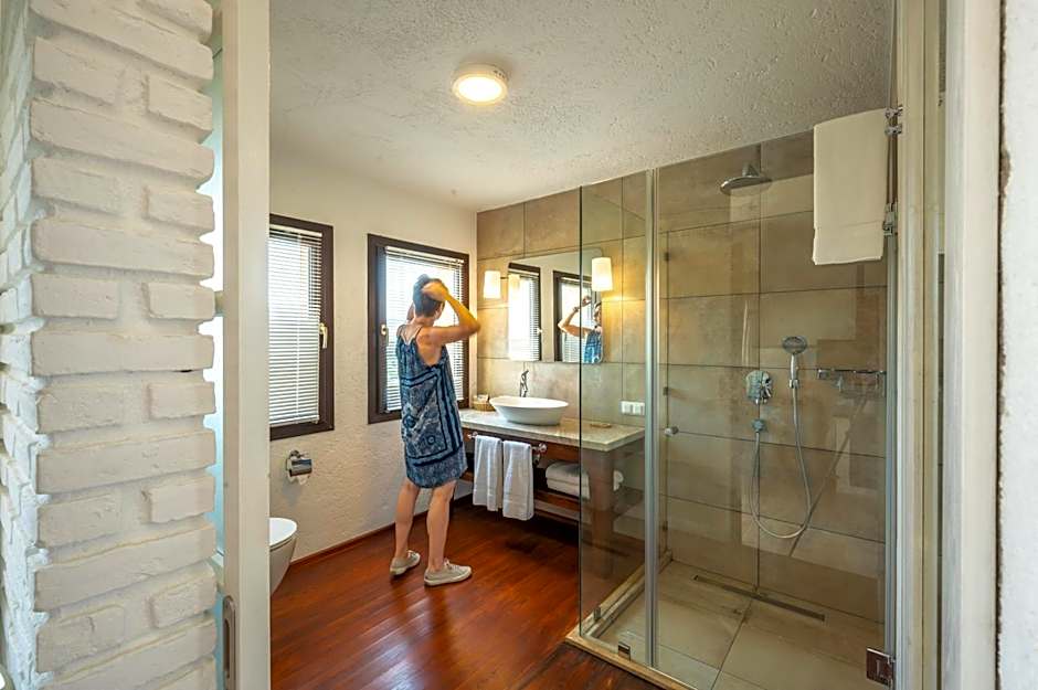 4reasons hotel + bistro | 12+