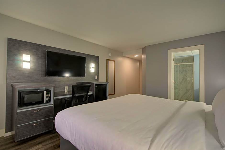 Clarion Pointe Tampa-Brandon Near Fairgrounds and Casino