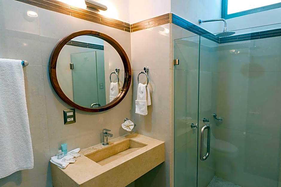 LA LOMA SUITES