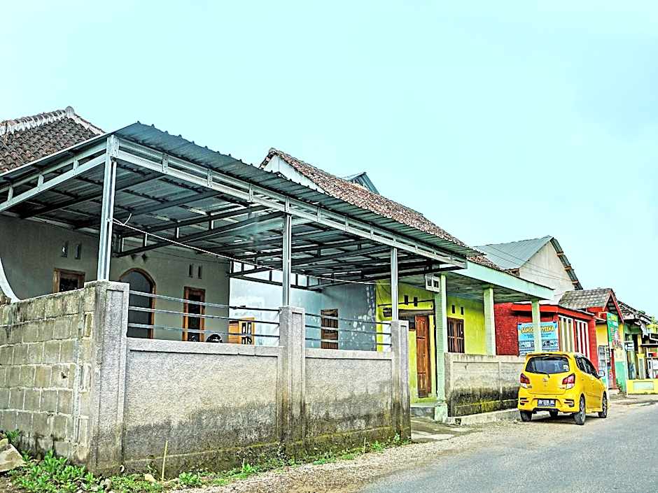OYO Life 92222 Sahabat Kost Syariah Pacitan