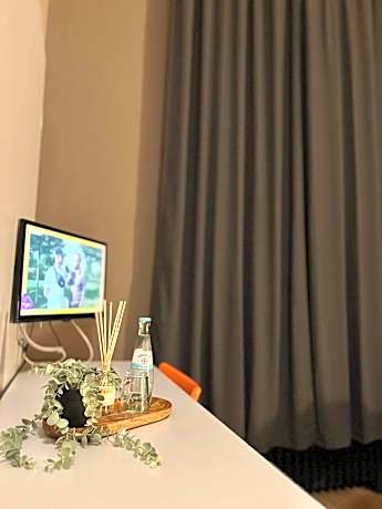 Single Room with Shared Bathroom