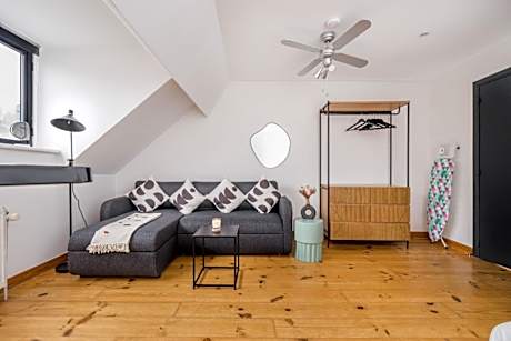 King Studio with Sofa Bed