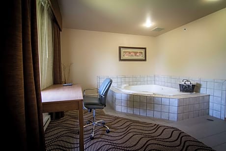 1 KING BED,NSMK,BALCON,FIREPL,WHRPL,RIVVW,WETBAR,FULL BREAKFAST