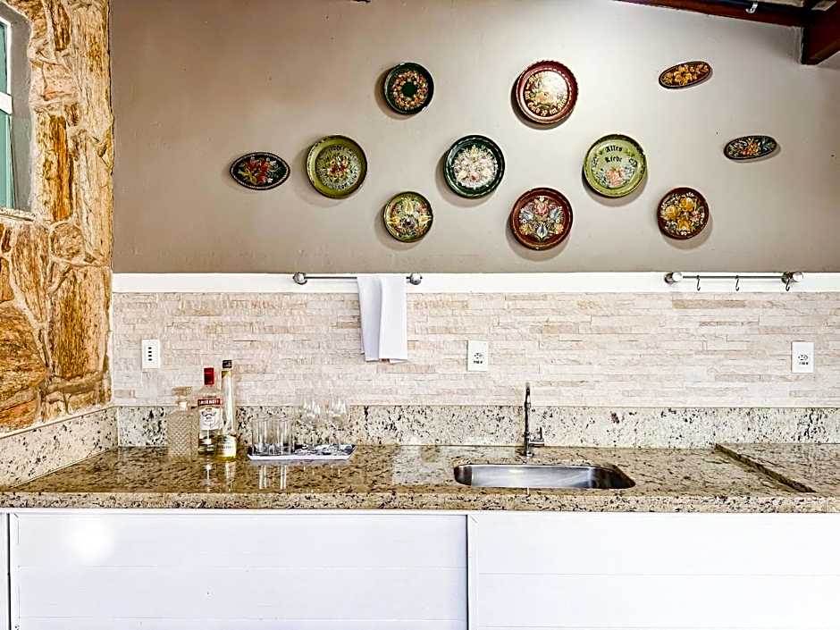 Casarão e piscina localização excelente | ROSF91