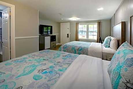Deluxe Queen Room with Two Queen Beds