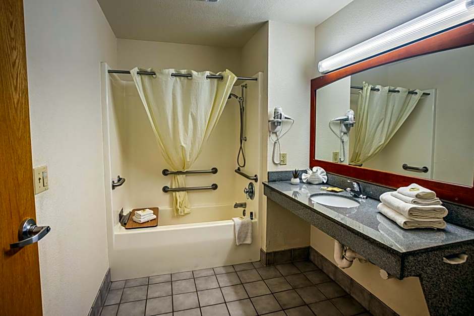 Creekside Inn & Suites