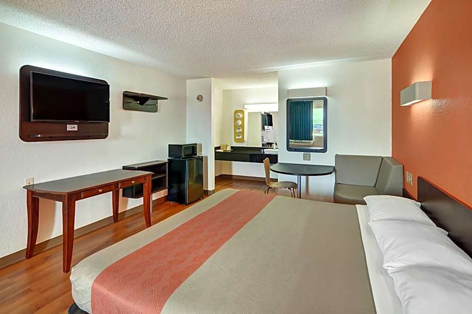 Motel 6-Lindale, TX