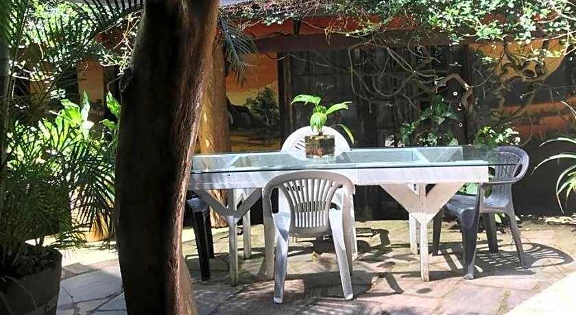 Mantis and Moon Backpackers and Surf Hostel