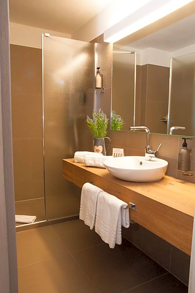 Alexander Charme Hotel