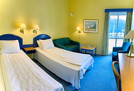 Standard Twin Room with Sea View