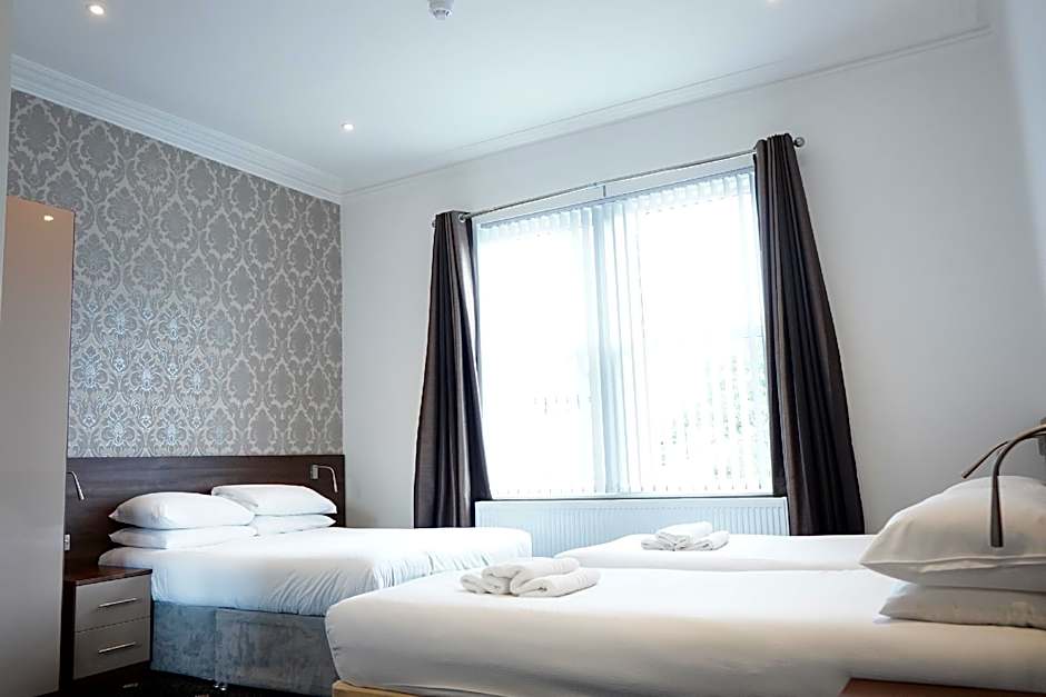 Photo 1 of 6 of Triple room-Ensuite-2 Adults & 2 Children