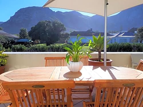 Hermanus Beachfront Lodge