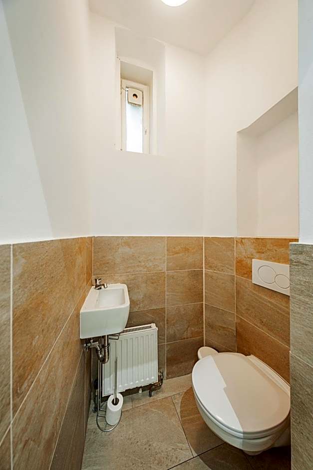 Nice Central City Room