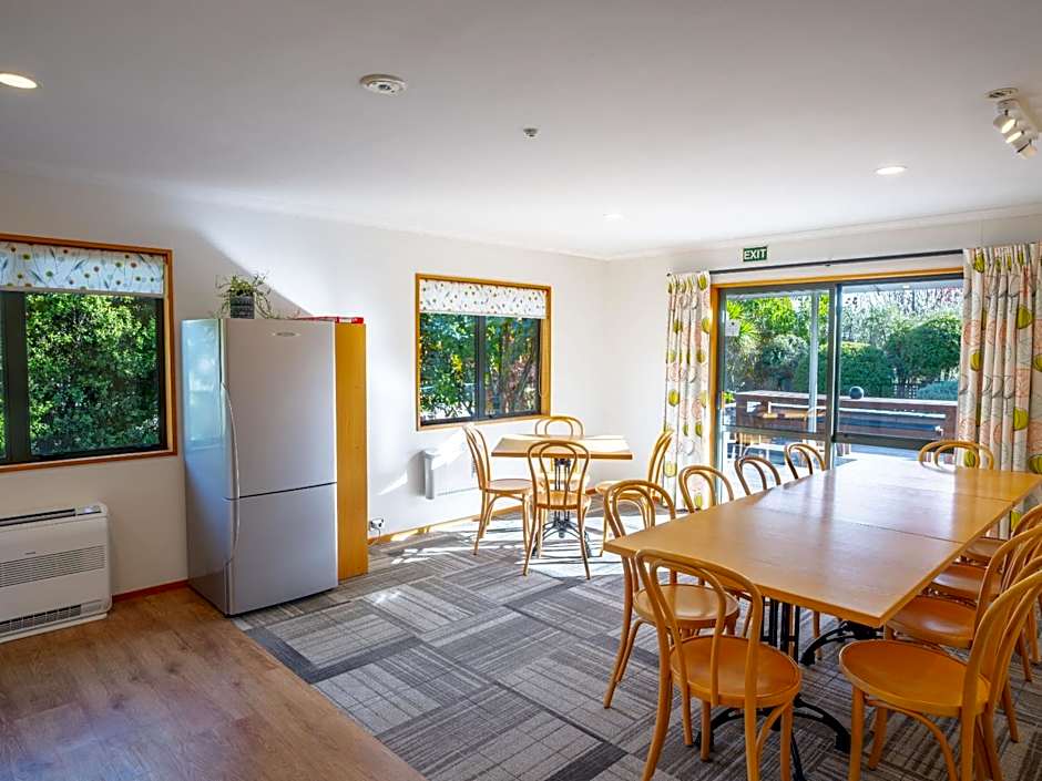 Wanaka Springs Lodge