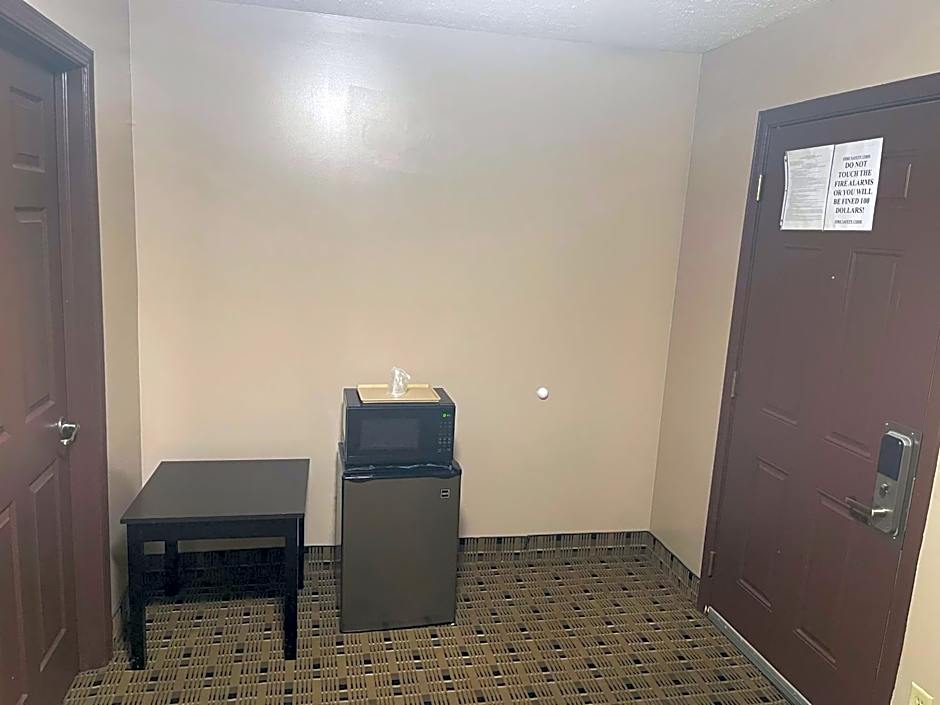 Economy Inn & Suites