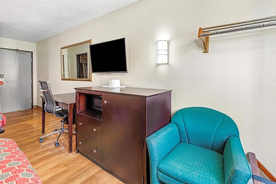 Econo Lodge Akron Copley Northwest