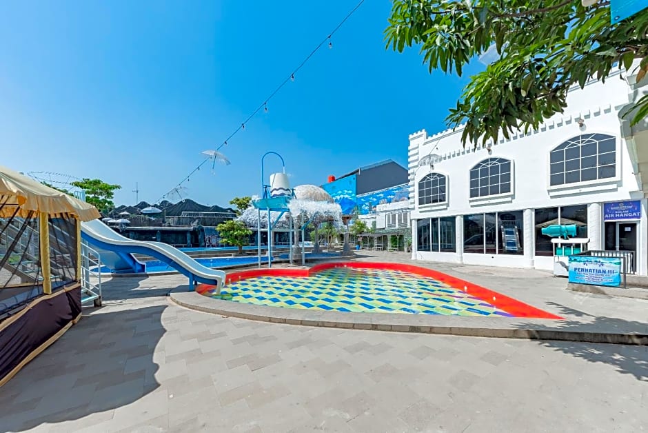 RedDoorz @ Niagara Waterpark