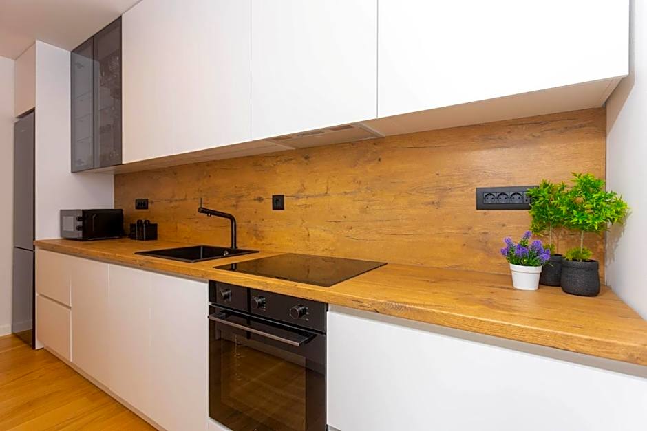 Apartment - free parking in garage , mountain and seaview , quiet neighbourhood