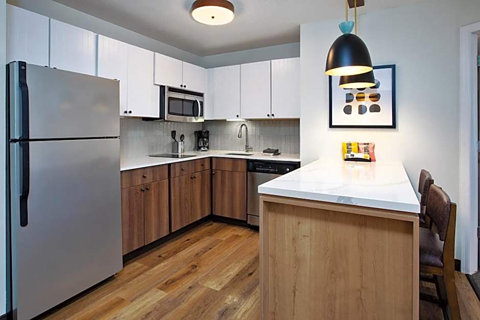 Staybridge Suites Omaha 80th and Dodge By IHG