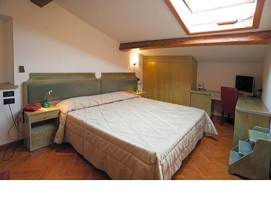 Photo 1 of 13 of 1 Double Bed or 2 Beds