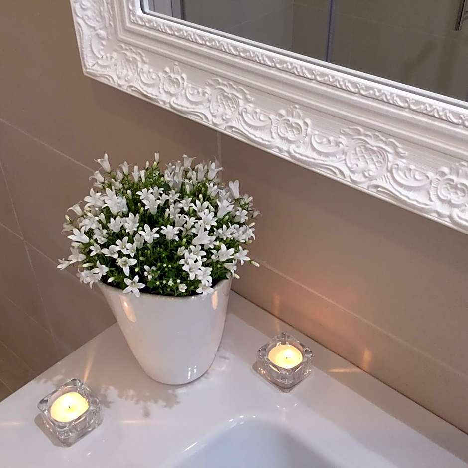 Flowers Sweet Rooms B&B