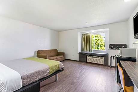 King Room - Disability Access - Non-Smoking