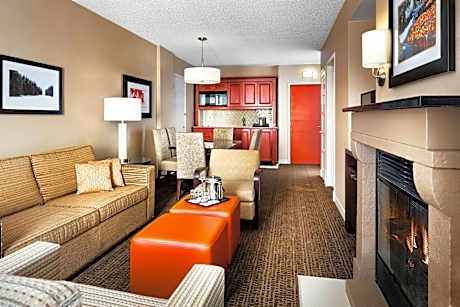 1 Bedroom Larger Suite, 1 King, Sofa bed, Fireplace