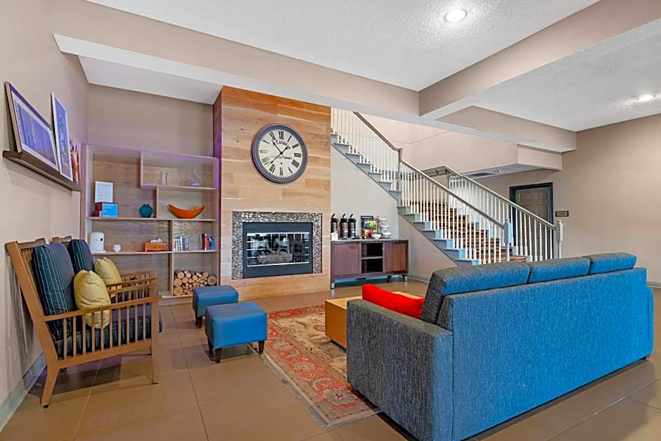 Country Inn & Suites by Radisson, West Bend, WI