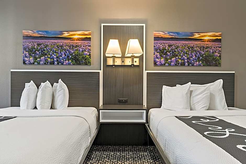 Paris Inn & Suites