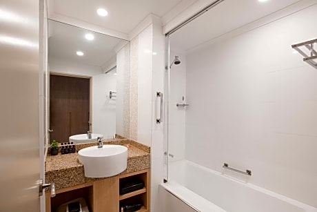 Deluxe Balcony Twin Room