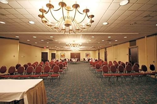 Travelodge Hotel by Wyndham Montreal Airport