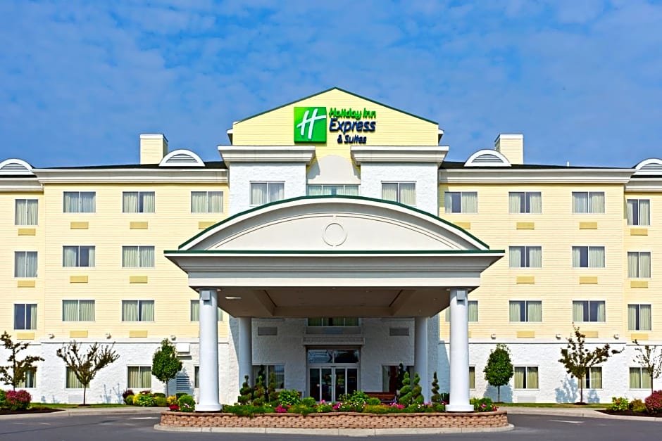 Holiday Inn Express Hotel & Suites Watertown - Thousand Islands