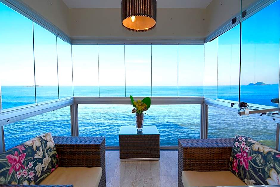 Apartamento no Morro do Maluf, frente ao mar