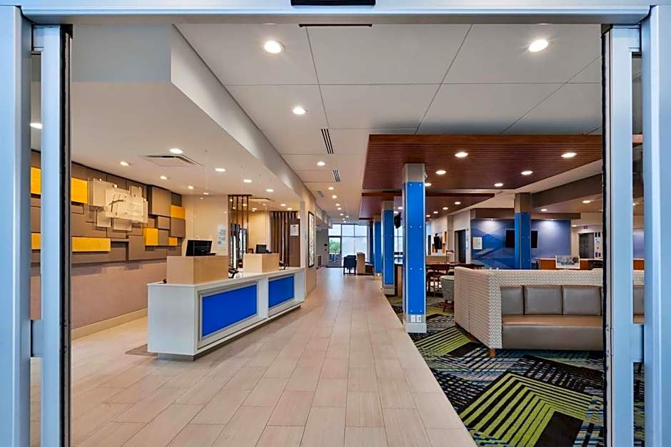 Holiday Inn Express and Suites Grand Rapids Airport- South By IHG