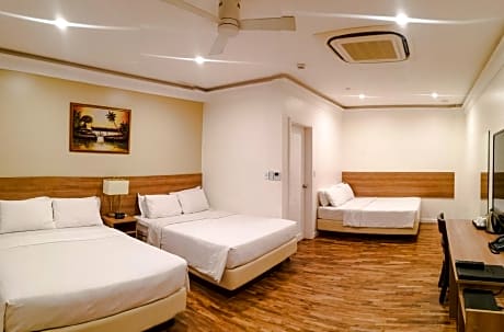 Deluxe Family Pool View