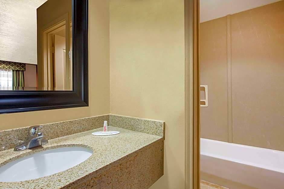 Days Inn by Wyndham Centerville