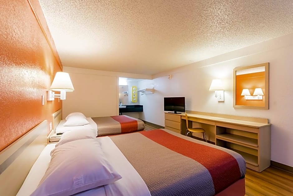 Travelodge by Wyndham Essington / Philadelphia Airport