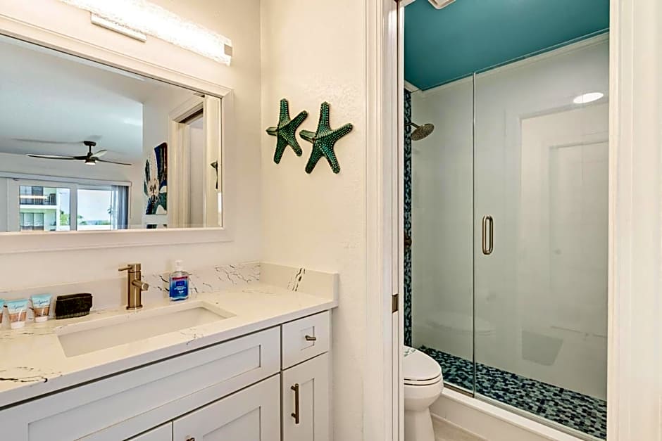 Absolute Anna Maria-Private Beach Access-Heated Pool-Water Views From Every Room