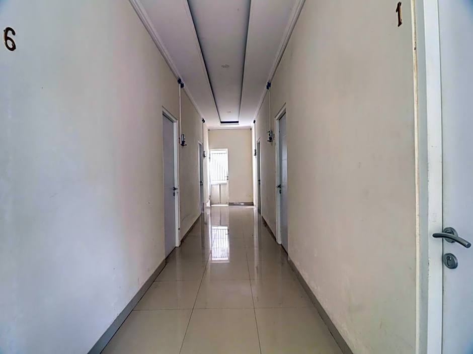 OYO Life 92707 D-akomiba Residence