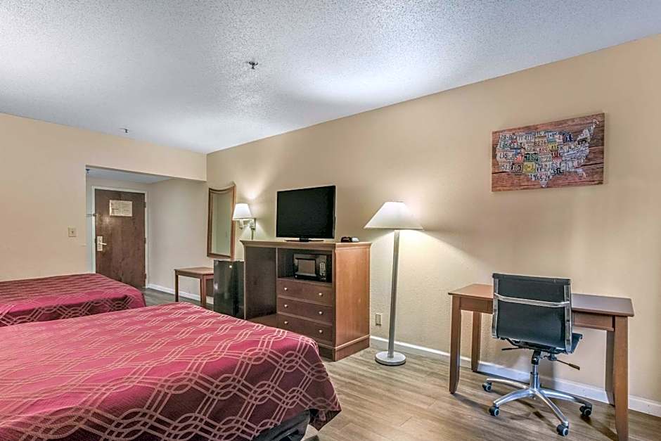 Econo Lodge Inn & Suites Marietta near Dobbins ARB