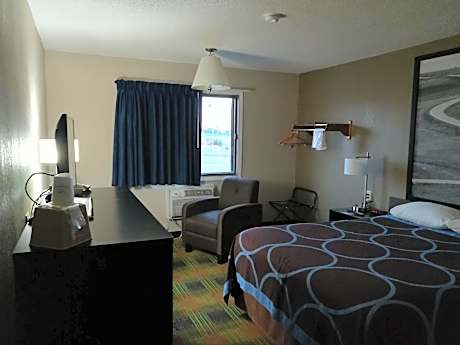 Queen Room - Disability Access/Non-Smoking